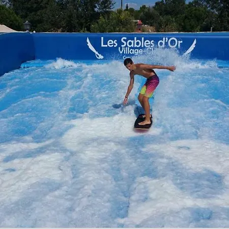 مكان تخييم Les Sables D'or آجد